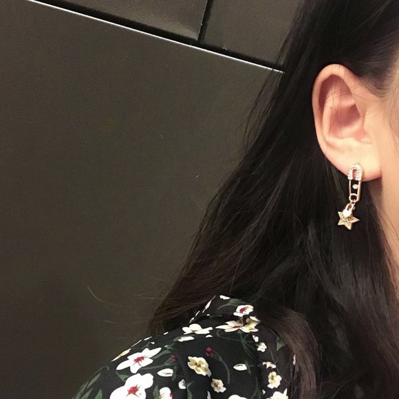 💙Safety Pin Stars Heart Earrings - Picture 2 of 7